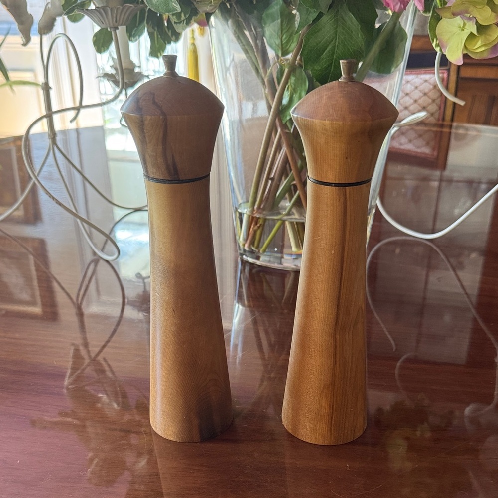 Vintage Midcentury modern Danish salt and pepper Mills in teak. Made in Denmark